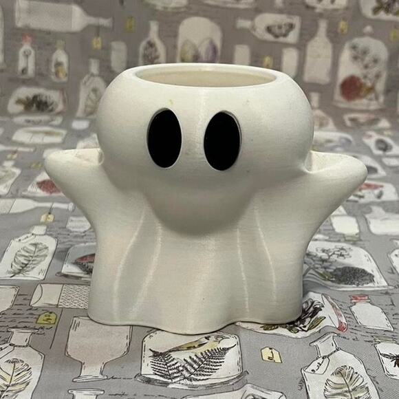 Ghost planter with drainage holes - Picture 1 of 5